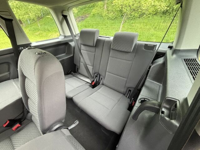 Серый Фольксваген Туран, объемом двигателя 1.6 л и пробегом 222 тыс. км за 5899 $, фото 2 на Automoto.ua