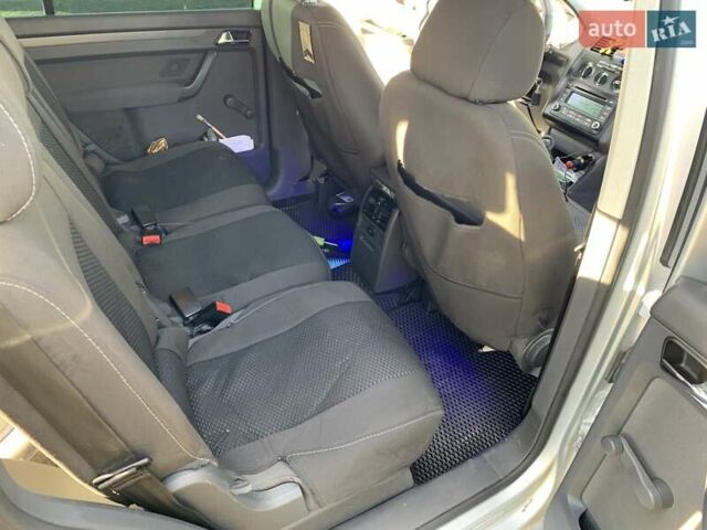 Серый Фольксваген Туран, объемом двигателя 1.9 л и пробегом 400 тыс. км за 6500 $, фото 14 на Automoto.ua