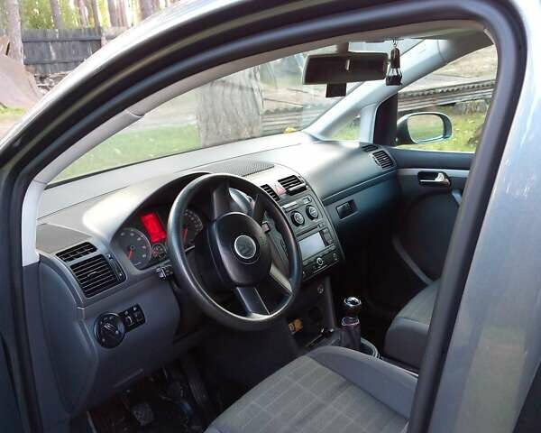 Серый Фольксваген Туран, объемом двигателя 1.6 л и пробегом 257 тыс. км за 5500 $, фото 7 на Automoto.ua