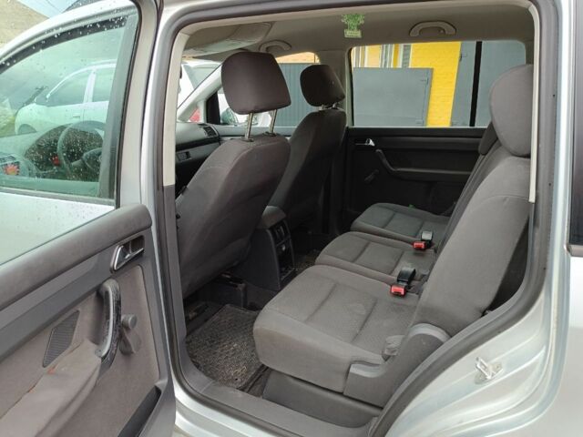 Серый Фольксваген Туран, объемом двигателя 1.9 л и пробегом 340 тыс. км за 2500 $, фото 7 на Automoto.ua