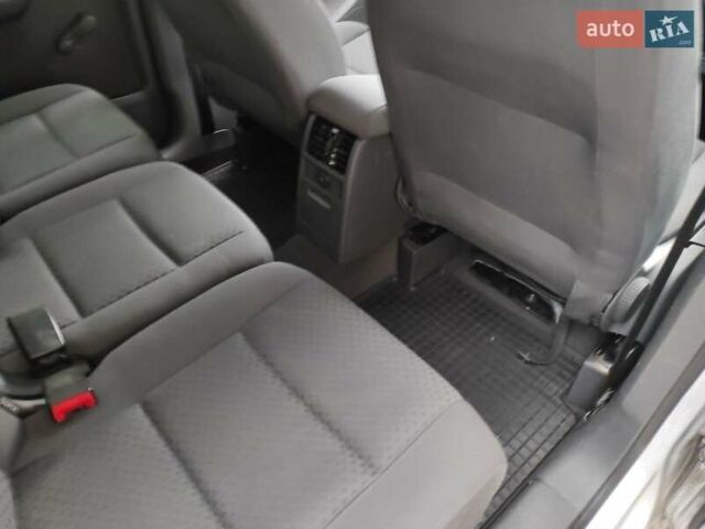 Серый Фольксваген Туран, объемом двигателя 1.6 л и пробегом 220 тыс. км за 5650 $, фото 18 на Automoto.ua