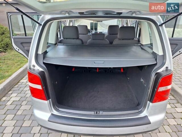 Серый Фольксваген Туран, объемом двигателя 1.6 л и пробегом 214 тыс. км за 6299 $, фото 21 на Automoto.ua