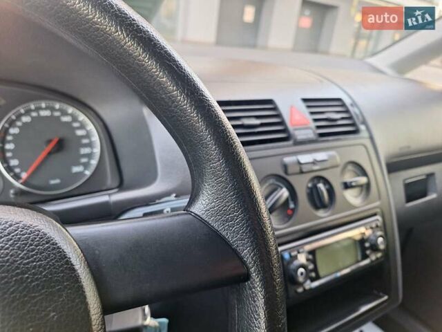 Серый Фольксваген Туран, объемом двигателя 1.6 л и пробегом 214 тыс. км за 6299 $, фото 50 на Automoto.ua