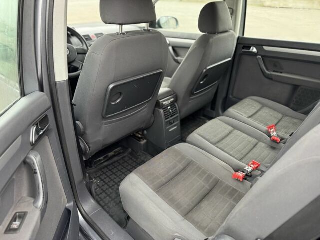 Серый Фольксваген Туран, объемом двигателя 2 л и пробегом 370 тыс. км за 2550 $, фото 7 на Automoto.ua