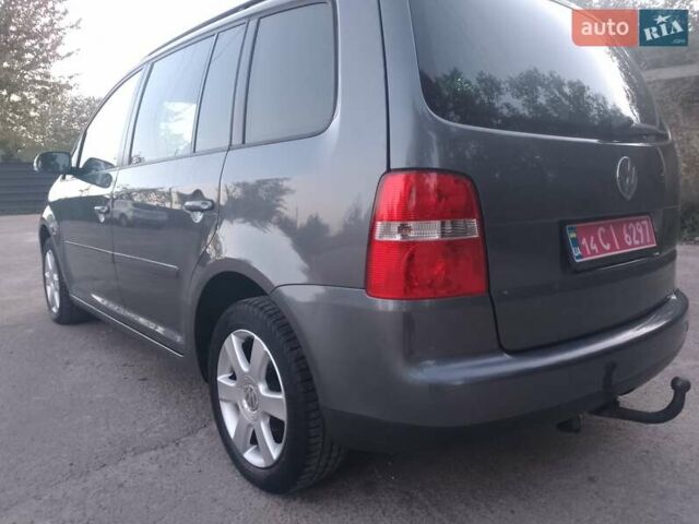Серый Фольксваген Туран, объемом двигателя 1.6 л и пробегом 215 тыс. км за 5900 $, фото 10 на Automoto.ua