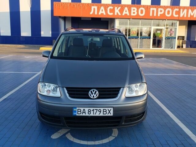 Серый Фольксваген Туран, объемом двигателя 1.9 л и пробегом 240 тыс. км за 6750 $, фото 3 на Automoto.ua
