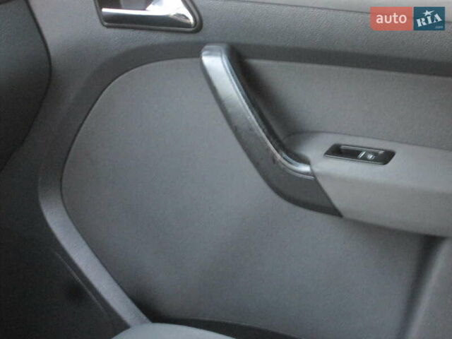 Серый Фольксваген Туран, объемом двигателя 1.6 л и пробегом 230 тыс. км за 6500 $, фото 30 на Automoto.ua