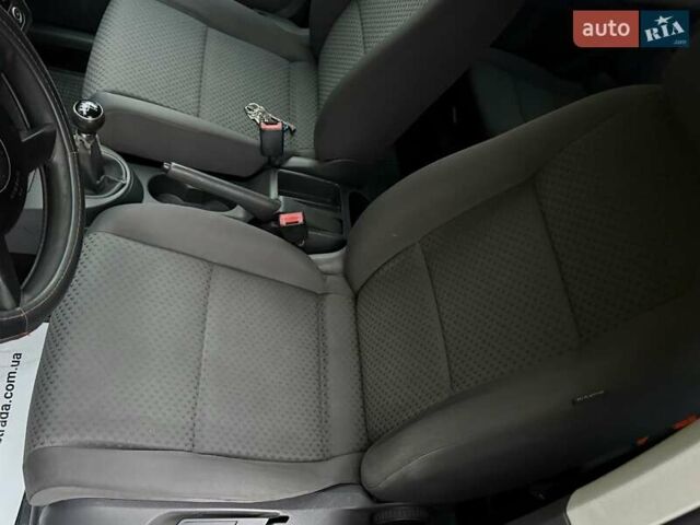 Сірий Фольксваген Туран, об'ємом двигуна 1.9 л та пробігом 264 тис. км за 5400 $, фото 33 на Automoto.ua