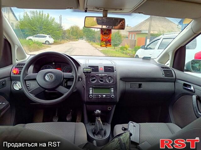 Сірий Фольксваген Туран, об'ємом двигуна 1.9 л та пробігом 340 тис. км за 2700 $, фото 8 на Automoto.ua