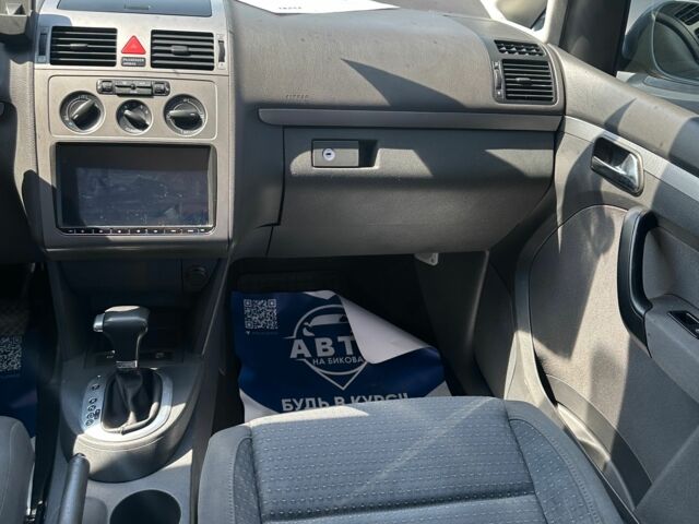 Сірий Фольксваген Туран, об'ємом двигуна 2 л та пробігом 215 тис. км за 7600 $, фото 5 на Automoto.ua