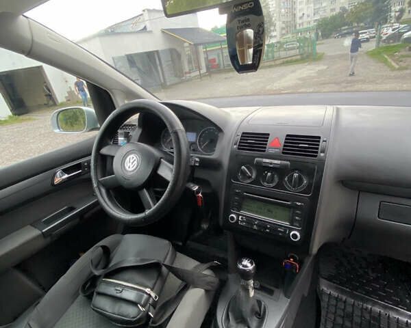 Сірий Фольксваген Туран, об'ємом двигуна 1.6 л та пробігом 300 тис. км за 4699 $, фото 11 на Automoto.ua