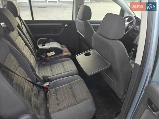 Серый Фольксваген Туран, объемом двигателя 1.6 л и пробегом 205 тыс. км за 5950 $, фото 12 на Automoto.ua