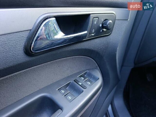 Сірий Фольксваген Туран, об'ємом двигуна 1.6 л та пробігом 220 тис. км за 6900 $, фото 41 на Automoto.ua