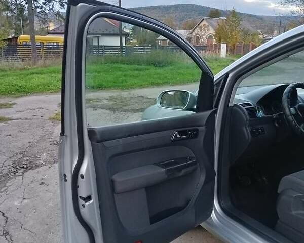 Серый Фольксваген Туран, объемом двигателя 1.6 л и пробегом 242 тыс. км за 5300 $, фото 11 на Automoto.ua