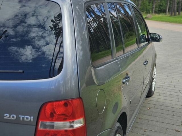 Серый Фольксваген Туран, объемом двигателя 2 л и пробегом 367 тыс. км за 2657 $, фото 12 на Automoto.ua