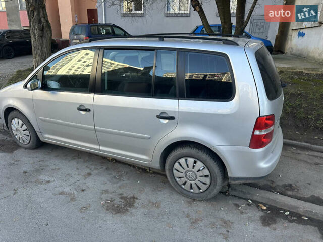 Серый Фольксваген Туран, объемом двигателя 1.6 л и пробегом 211 тыс. км за 6000 $, фото 25 на Automoto.ua