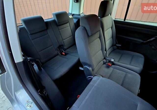 Серый Фольксваген Туран, объемом двигателя 1.6 л и пробегом 270 тыс. км за 6499 $, фото 45 на Automoto.ua