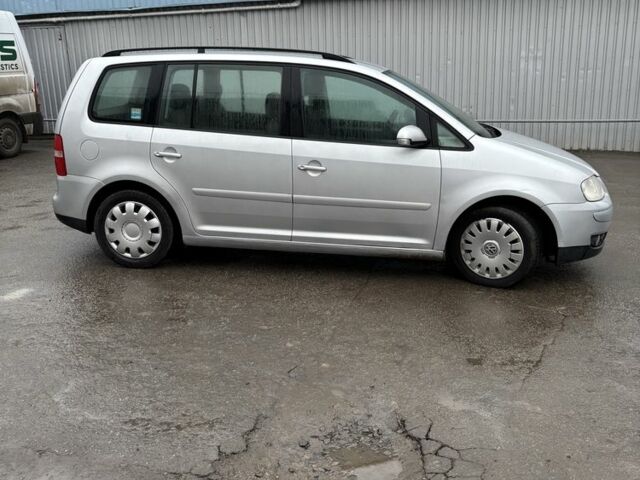 Серый Фольксваген Туран, объемом двигателя 1.9 л и пробегом 350 тыс. км за 2900 $, фото 3 на Automoto.ua