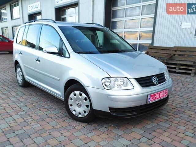 Серый Фольксваген Туран, объемом двигателя 1.6 л и пробегом 220 тыс. км за 5650 $, фото 2 на Automoto.ua