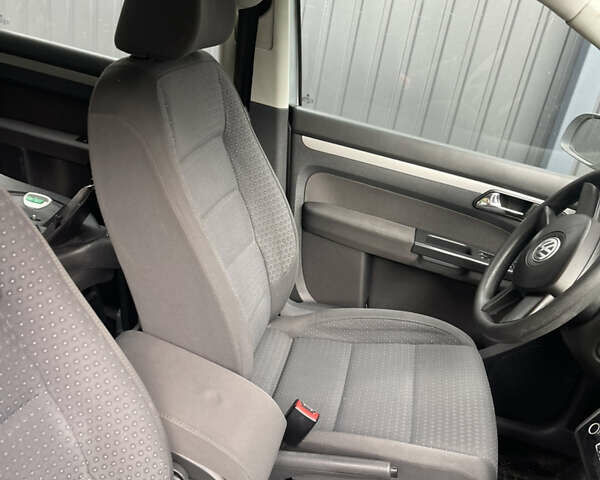 Серый Фольксваген Туран, объемом двигателя 1.6 л и пробегом 266 тыс. км за 6600 $, фото 10 на Automoto.ua