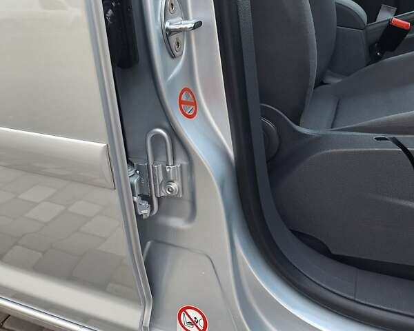 Серый Фольксваген Туран, объемом двигателя 1.6 л и пробегом 214 тыс. км за 6299 $, фото 32 на Automoto.ua