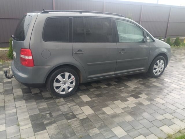 Серый Фольксваген Туран, объемом двигателя 1.6 л и пробегом 280 тыс. км за 5400 $, фото 4 на Automoto.ua