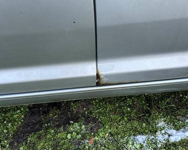 Серый Фольксваген Туран, объемом двигателя 1.9 л и пробегом 233 тыс. км за 6300 $, фото 31 на Automoto.ua