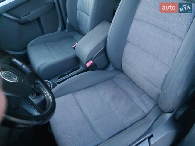 Серый Фольксваген Туран, объемом двигателя 1.6 л и пробегом 215 тыс. км за 5900 $, фото 34 на Automoto.ua