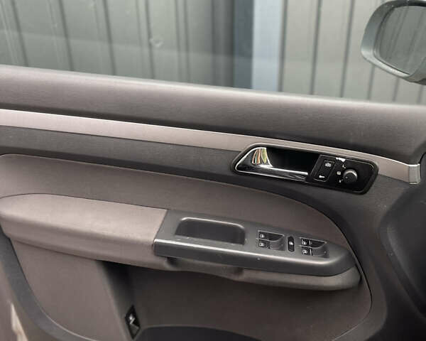 Серый Фольксваген Туран, объемом двигателя 1.6 л и пробегом 266 тыс. км за 6600 $, фото 18 на Automoto.ua