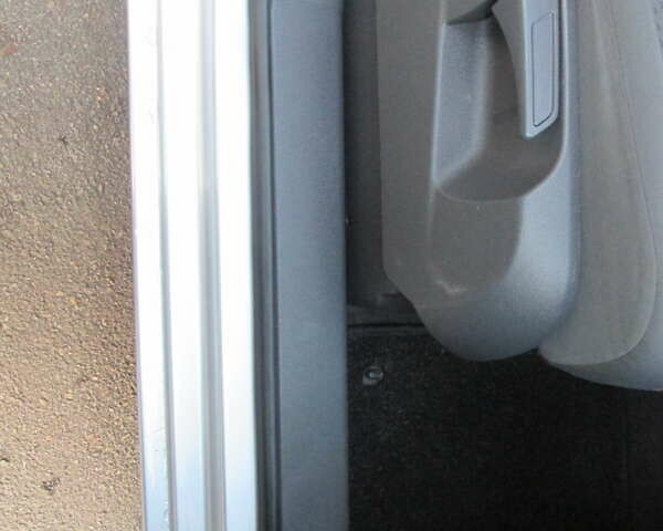 Серый Фольксваген Туран, объемом двигателя 1.6 л и пробегом 230 тыс. км за 6500 $, фото 32 на Automoto.ua