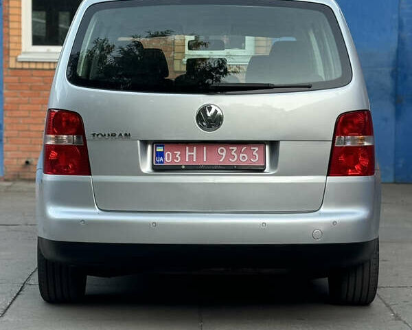 Серый Фольксваген Туран, объемом двигателя 1.6 л и пробегом 219 тыс. км за 6599 $, фото 5 на Automoto.ua