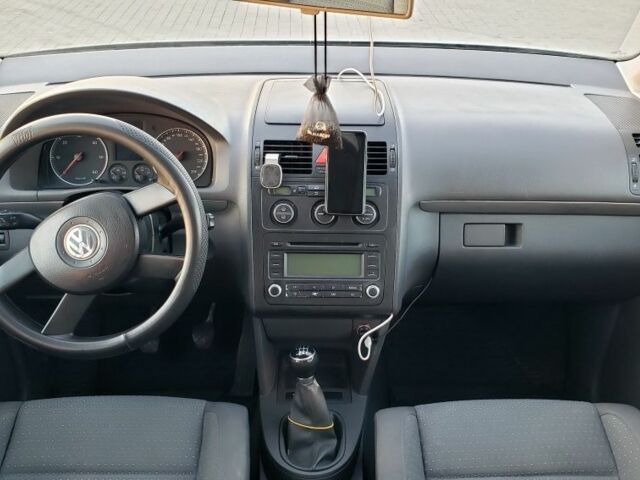 Серый Фольксваген Туран, объемом двигателя 1.9 л и пробегом 240 тыс. км за 6750 $, фото 5 на Automoto.ua