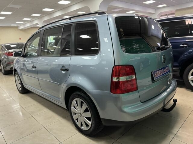 Фольксваген Туран 2006 в Кропивницком (Кировограде) на Automoto.ua Серый Фольксваген Туран, объемом двигателя 1.6 л и пробегом 213 тыс. км за 6600 $, фото 1 на Automoto.ua