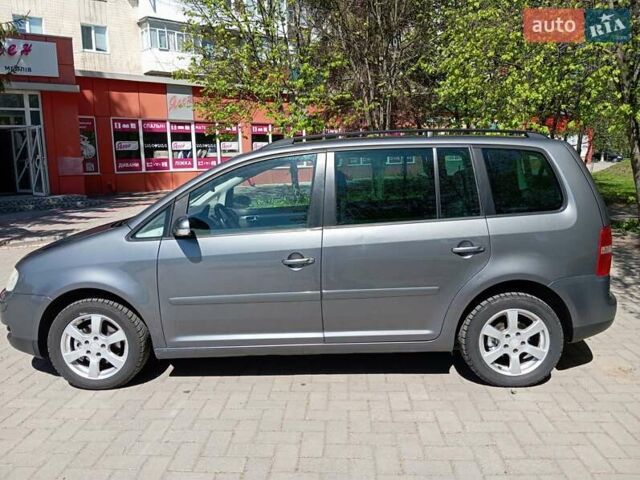 Серый Фольксваген Туран, объемом двигателя 1.98 л и пробегом 250 тыс. км за 5200 $, фото 38 на Automoto.ua