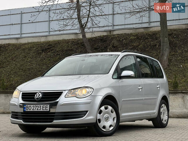 Серый Фольксваген Туран, объемом двигателя 1.9 л и пробегом 284 тыс. км за 6500 $, фото 1 на Automoto.ua