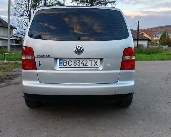 Серый Фольксваген Туран, объемом двигателя 1.6 л и пробегом 242 тыс. км за 5300 $, фото 4 на Automoto.ua
