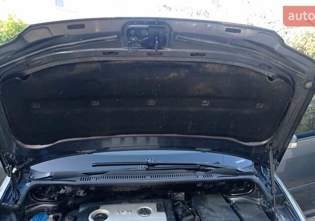 Серый Фольксваген Туран, объемом двигателя 1.9 л и пробегом 281 тыс. км за 6500 $, фото 23 на Automoto.ua