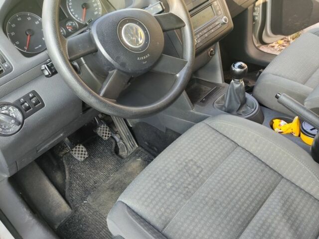 Сірий Фольксваген Туран, об'ємом двигуна 0 л та пробігом 280 тис. км за 3000 $, фото 4 на Automoto.ua