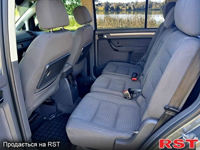 Серый Фольксваген Туран, объемом двигателя 1.6 л и пробегом 256 тыс. км за 5800 $, фото 7 на Automoto.ua