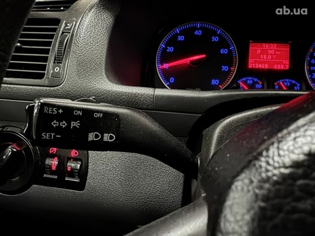 Серый Фольксваген Туран, объемом двигателя 0 л и пробегом 213 тыс. км за 6600 $, фото 4 на Automoto.ua