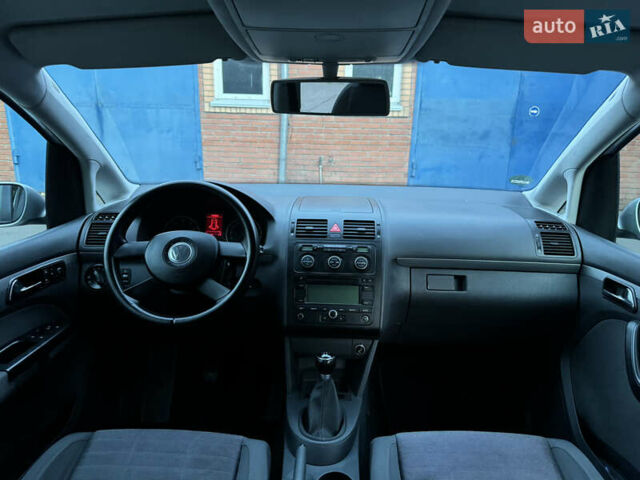 Сірий Фольксваген Туран, об'ємом двигуна 1.6 л та пробігом 219 тис. км за 6699 $, фото 26 на Automoto.ua