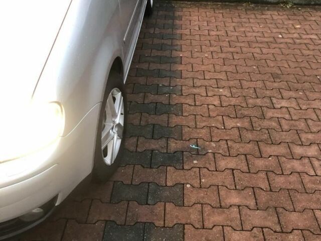 Серый Фольксваген Туран, объемом двигателя 2 л и пробегом 260 тыс. км за 7599 $, фото 4 на Automoto.ua