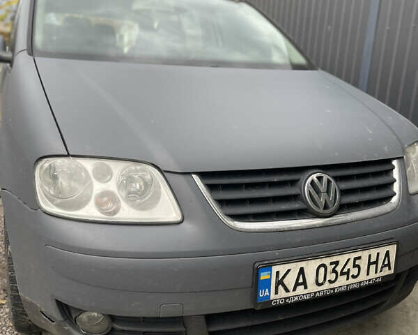 Серый Фольксваген Туран, объемом двигателя 1.6 л и пробегом 266 тыс. км за 6600 $, фото 7 на Automoto.ua