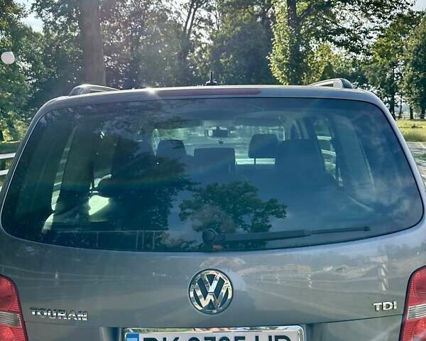 Серый Фольксваген Туран, объемом двигателя 1.97 л и пробегом 330 тыс. км за 5800 $, фото 6 на Automoto.ua