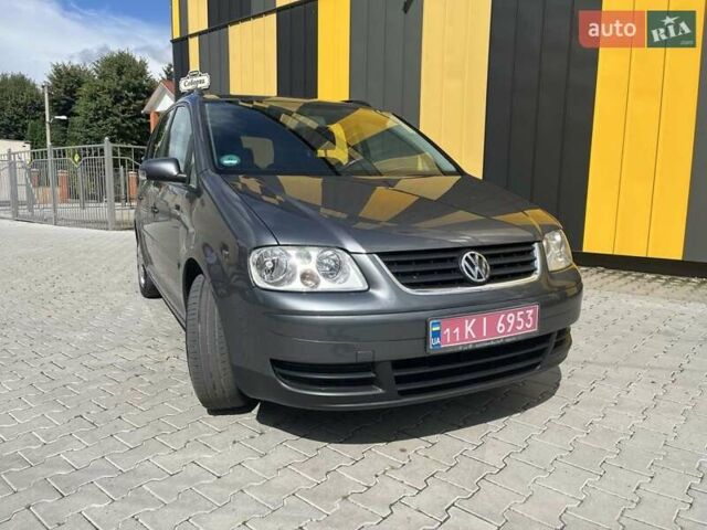 Серый Фольксваген Туран, объемом двигателя 1.6 л и пробегом 186 тыс. км за 6900 $, фото 4 на Automoto.ua