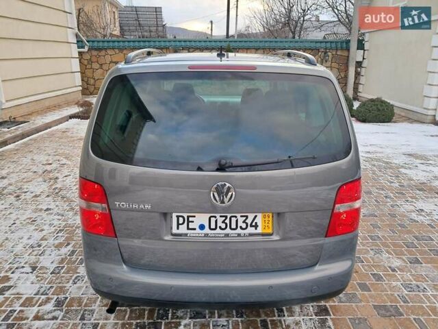 Серый Фольксваген Туран, объемом двигателя 2 л и пробегом 230 тыс. км за 6400 $, фото 10 на Automoto.ua