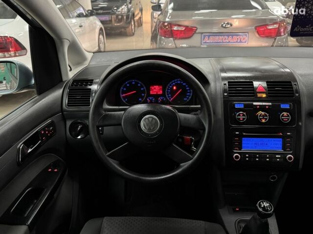 Серый Фольксваген Туран, объемом двигателя 0 л и пробегом 213 тыс. км за 6600 $, фото 5 на Automoto.ua