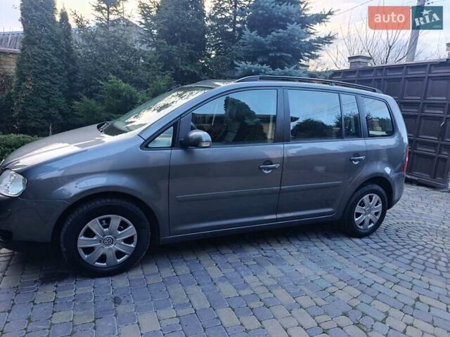 Сірий Фольксваген Туран, об'ємом двигуна 1.6 л та пробігом 220 тис. км за 6900 $, фото 4 на Automoto.ua