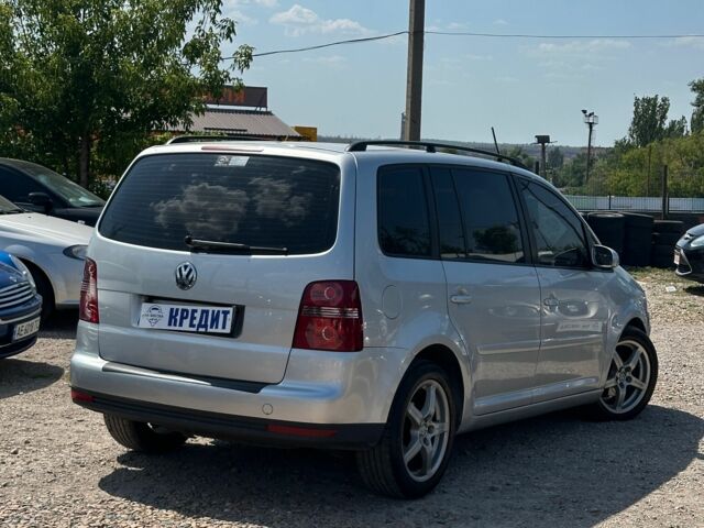 Сірий Фольксваген Туран, об'ємом двигуна 2 л та пробігом 215 тис. км за 7600 $, фото 2 на Automoto.ua