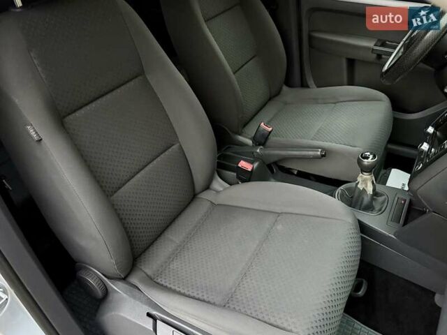 Сірий Фольксваген Туран, об'ємом двигуна 1.9 л та пробігом 264 тис. км за 5400 $, фото 38 на Automoto.ua